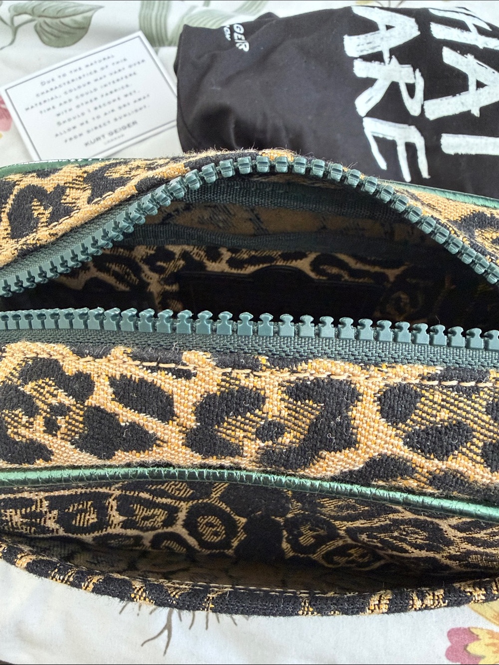 Kurt Geiger London Southbank Small Camera Crossbody Bag - Picture 7 of 9